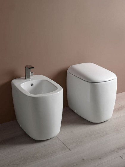 Coppia sanitari mono con brida.JPG